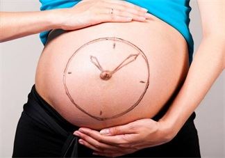 剪脐带时宝宝会不会疼 剪脐带是宝宝疼还是妈妈疼