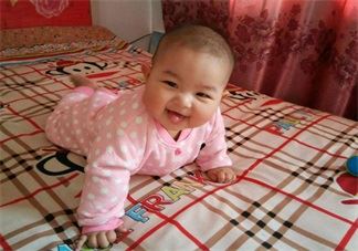 如何教会孩子爬行 孩子爬行怎么教
