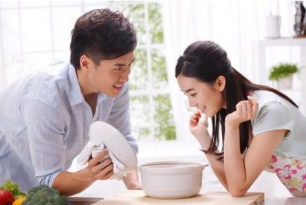 初乳黄色的可以给宝宝吃吗 宝宝吃初乳的好处