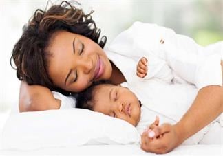 宝宝睡着后一放就醒怎么办 怎么放下宝宝的时候他不醒