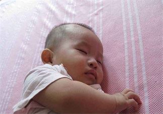 宝宝睡着了可以玩手机吗 和宝宝一起睡睡觉能玩手机吗