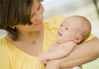 哺乳期乳头皮肤发炎怎么办  哺乳期乳头发红可以喂母乳吗