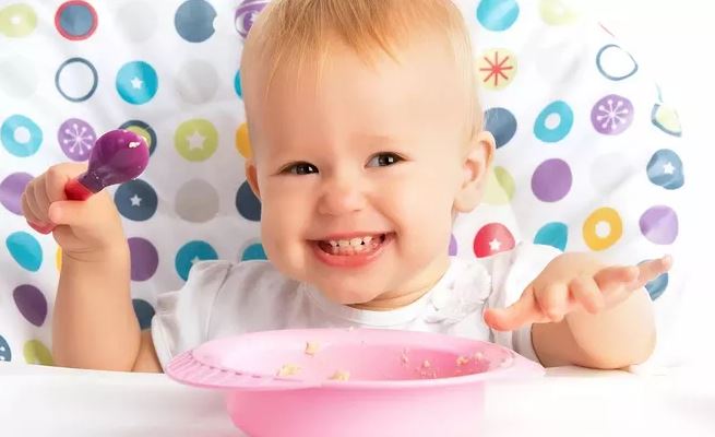 母乳喂养宝宝大便次数多正常吗 母乳喂养的宝宝一天大便几次正常