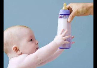 喂水不当会导致孩子水中毒吗 婴幼儿什么情况下需要喂水