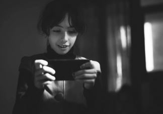 孩子摔倒后扶不扶 孩子摔倒后应该怎么做比较好2024