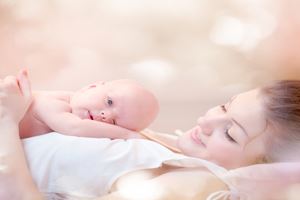 哺乳期来例假会影响宝宝吃奶吗?产后月经来的早好还是晚好？