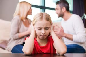 女生内裤上有黄黄的分泌物正常吗