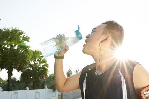 减肥秘籍：揭秘每天喝水的正确量