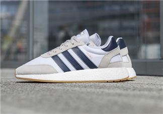 adidas iniki runner多少钱？阿迪达斯复古跑鞋专柜价格