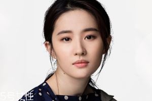 鹅蛋脸适合什么妆容？不适合浓妆