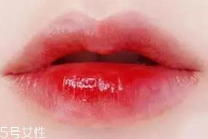 化妆新手怎么化唇妆？咬唇妆自然日常