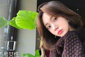 中分发型适合什么脸型的女生 2024短发发型推荐