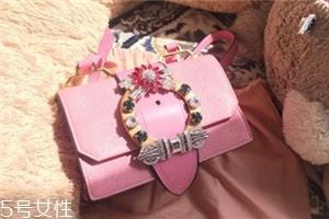 miumiu是什么旗下的？明星偏偏钟爱它