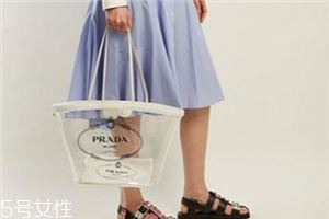 prada pvc塑料透明包多少钱？prada透明塑料包价格