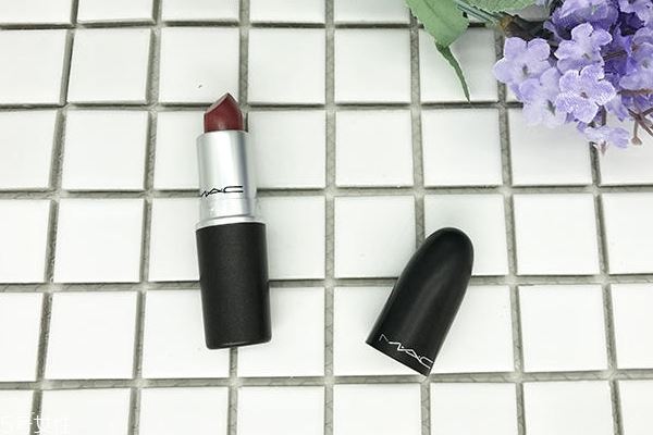 mac brick o la口红日常吗？mac brick o la上嘴图