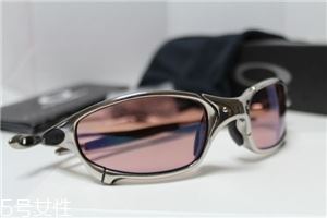 oakley眼镜真假辨别 欧克利眼镜怎么辨别真假？