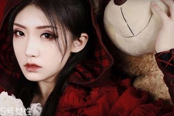 黑童话cosplay妆容怎么画 暗黑童话公主风妆容教程