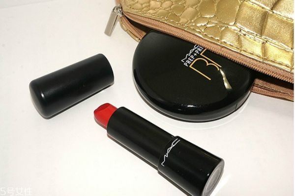 mac口红red coquette怎么样 mac red coquette试色