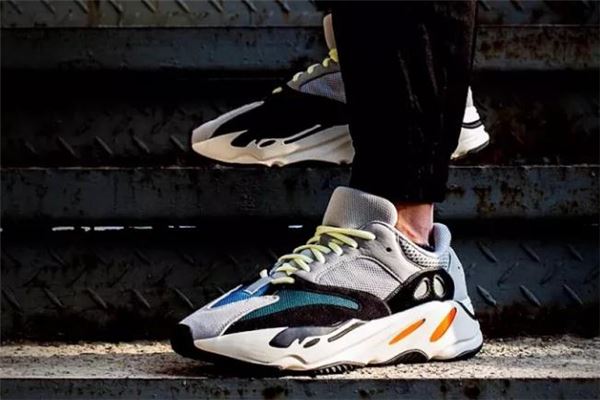 yeezy 700鞋带怎么系 潮人系鞋带是这样