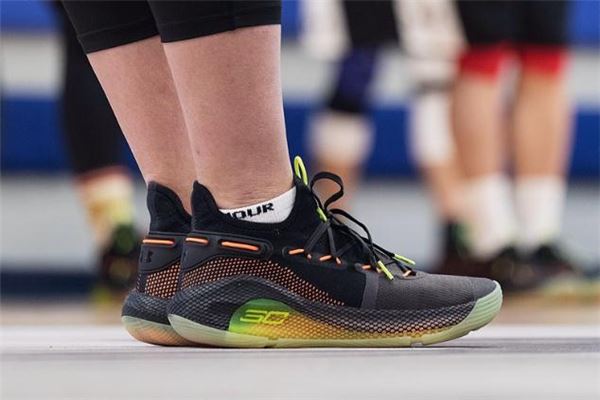 ua curry 6库里6代战靴测评 一起感受全掌缓震