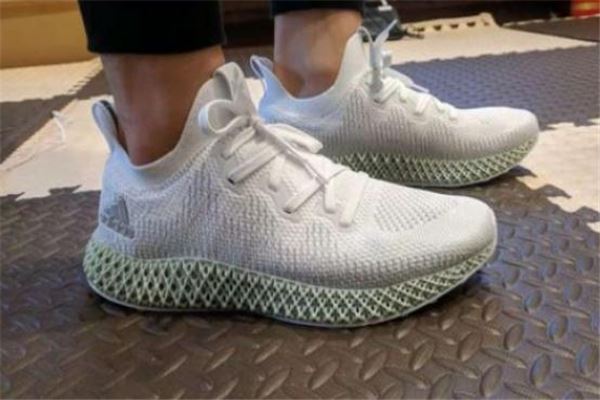 阿迪达斯alphaedge 4d跑鞋偏码吗 鞋面有延伸性