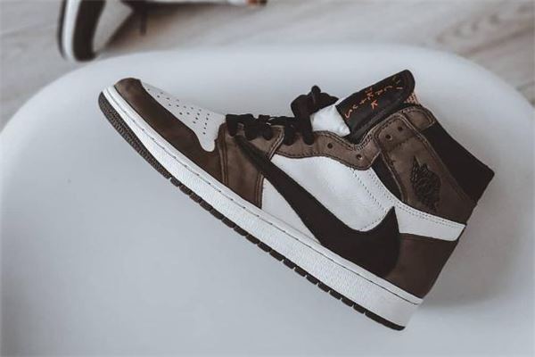 travis scott联名aj1反钩多少钱 市场价炒至上万