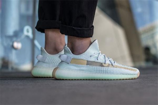 yeezy 350 v2 hyperspace货量 中签几率很大