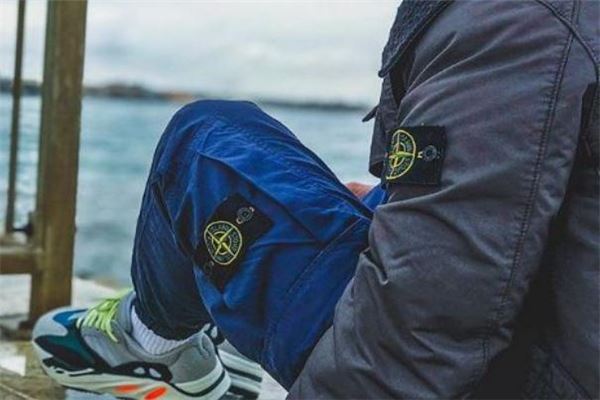 stone island袖标在哪边 stone island袖标真假鉴定