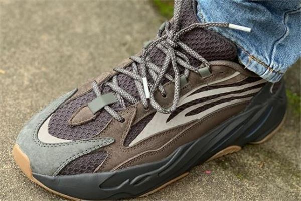 yeezy 700 v2 geode货量 椰子700geode配色货量详情