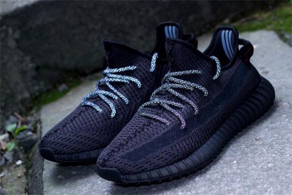 yeezy 350纯黑侧透货量 椰子350black堕天使