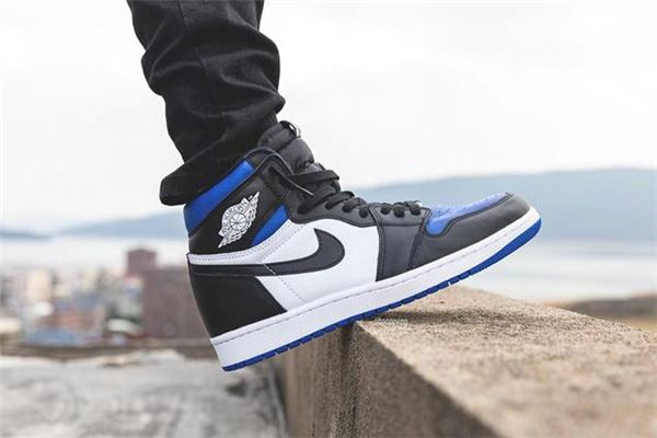 aj1黑蓝脚趾配什么袜子 aj1黑蓝脚趾搭配什么颜色袜子