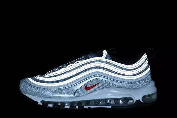 耐克AirMax97银紫配色细节测评 个性又时尚的鞋子