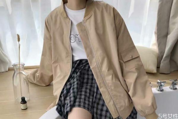 棒球服内搭什么最好看 棒球服如何选择内搭