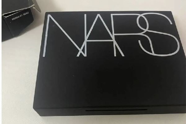 nars大白饼可以当粉底用吗 nars大白饼可以补妆吗