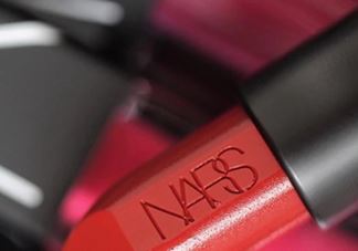 nars mona和leslie一样吗？nars mona和leslie试色对比