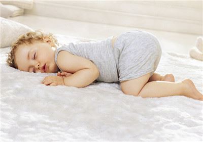 宝宝睡觉鼻子呼呼响是怎么回事 四种原因需注意