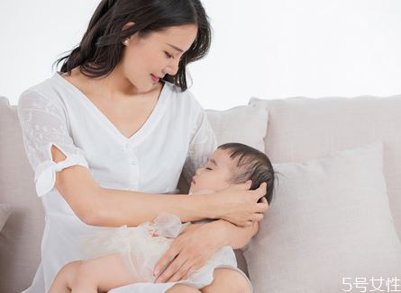宝宝喉咙发炎可以喝奶粉吗 宝宝喉咙发炎怎么治疗好得最快