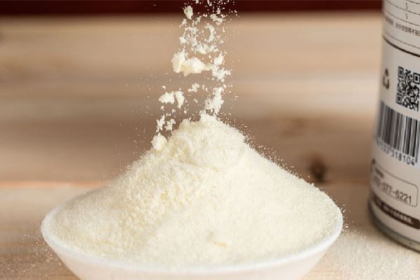 奶粉要用矿泉水还是什么水 奶粉要摇多久能摇匀