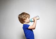 如何让宝宝养成爱喝水的习惯？儿童智能水杯有啥功能？