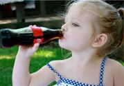 小孩经常喝可乐对身体有什么危害