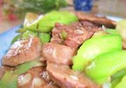 丝瓜能和牛肉一起吃吗?丝瓜可以和牛肉同吃吗?