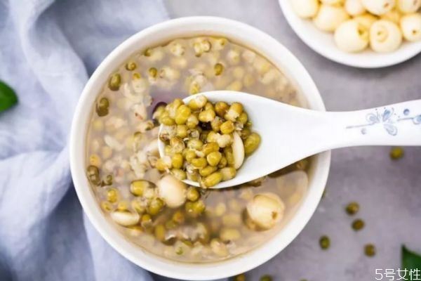 喝绿豆汤有什么好处 喝绿豆汤的作用有什么