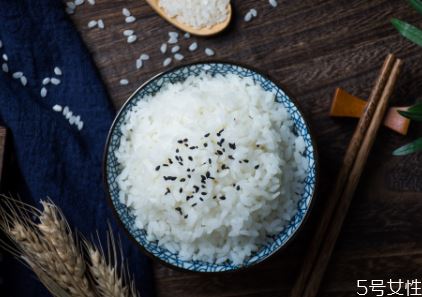 米饭怎么蒸一粒一粒的 剩饭熬粥好不好