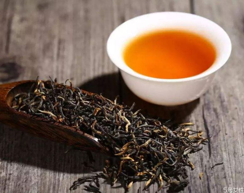 乌龙茶适合什么季节喝 乌龙茶哪些人不能喝