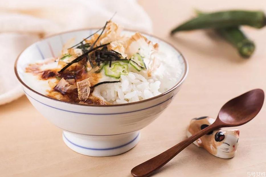 茶泡饭要把茶倒进去吗 茶泡饭正确吃法