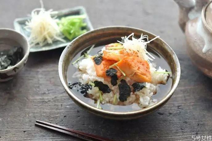 茶泡饭用什么茶叶最佳 茶泡饭的做法