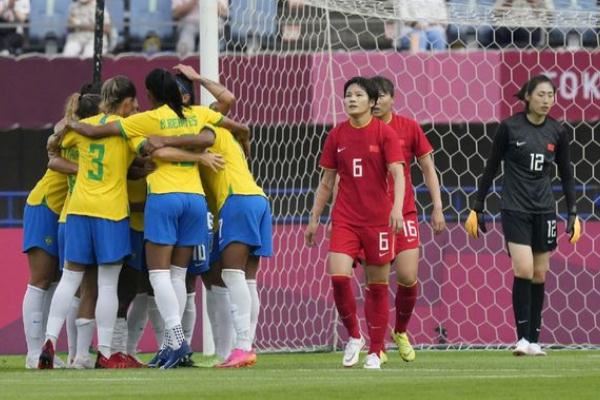 中国女足奥运首秀0比5不敌巴西 中国奥运军团首秀