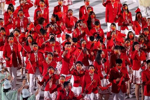 中国代表团入场时观众高喊加油 东京奥运会中国代表团多少人